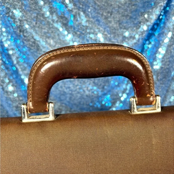 SALE TODAY - SUNDAY. Gucci Brown Leather Briefcase. Discounted Shipping - Picture 3 of 14